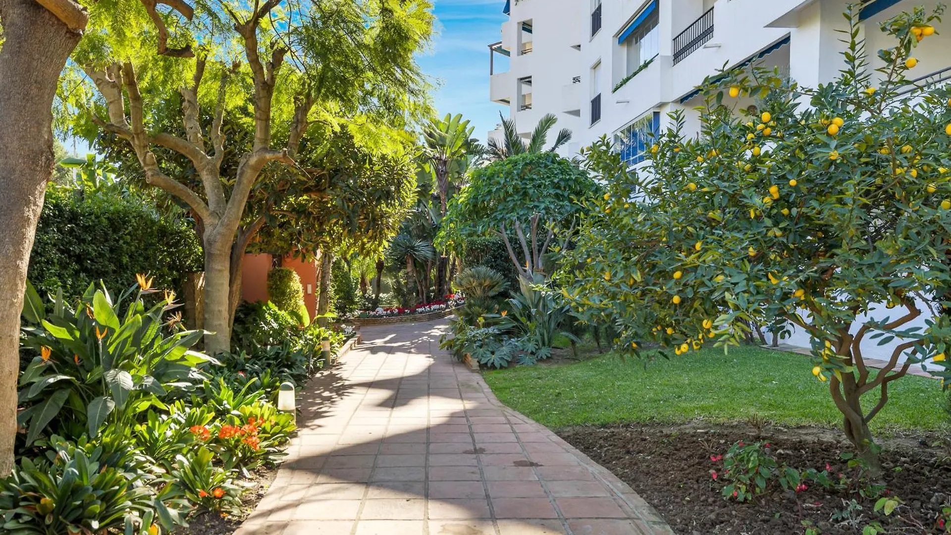 Charming And Spacious Apartment In Medina Garden - Puerto Banus Marbella