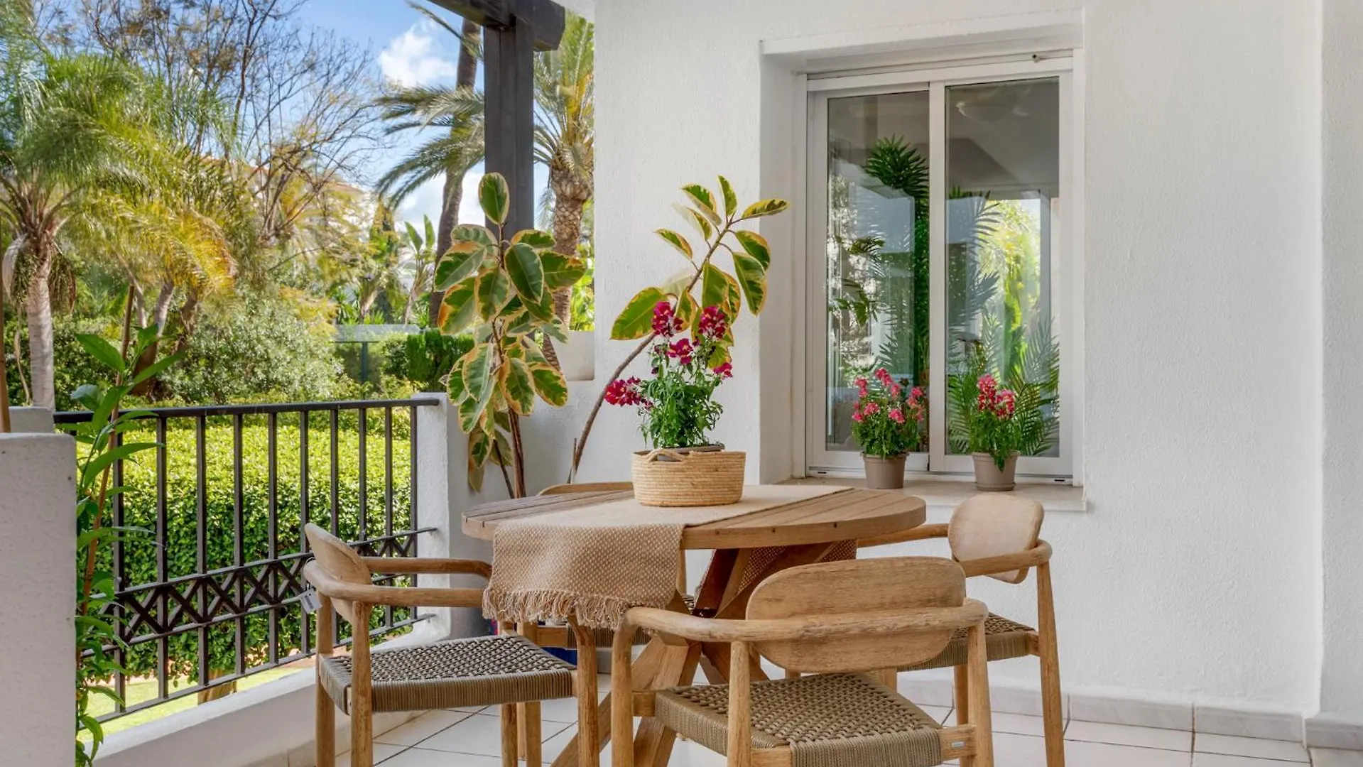 Charming And Spacious Apartment In Medina Garden - Puerto Banus Marbella