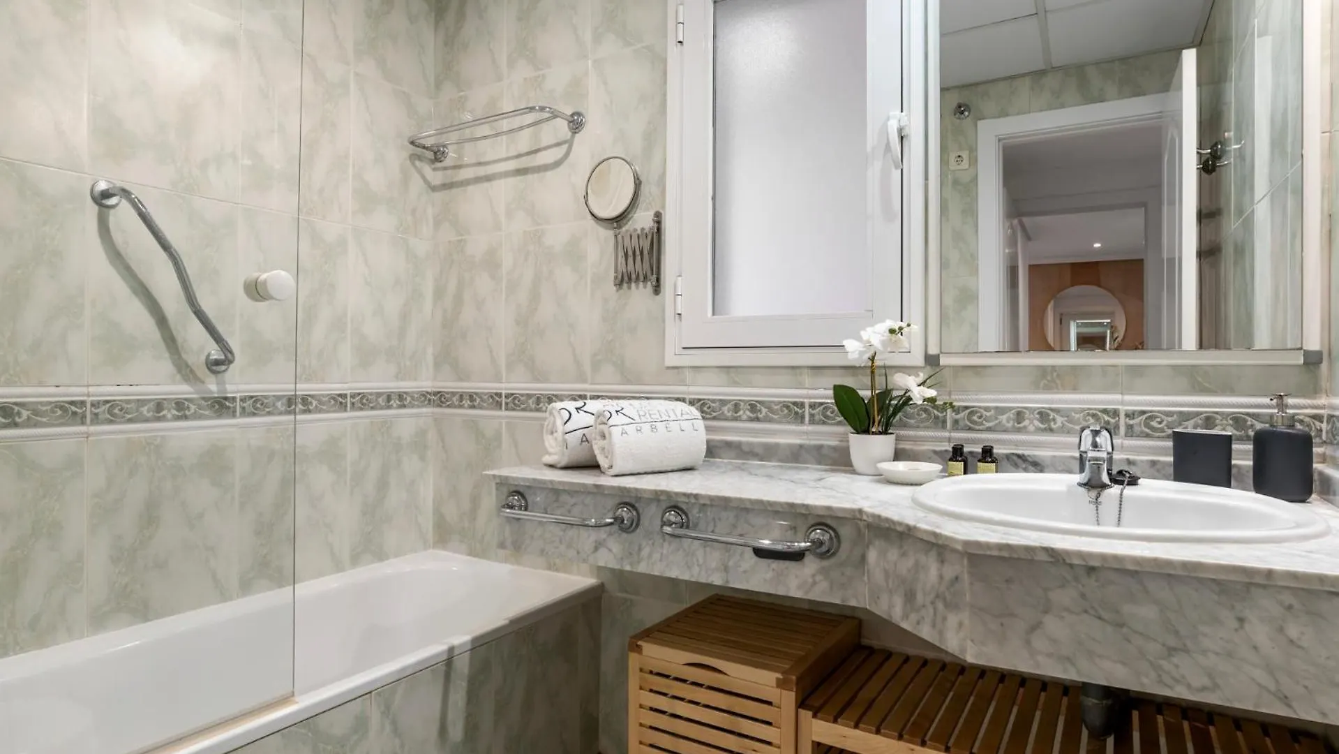 Charming And Spacious Apartment In Medina Garden - Puerto Banus Marbella Spanje